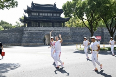 笑脸与热情刷屏！这名火炬手是景兴人！